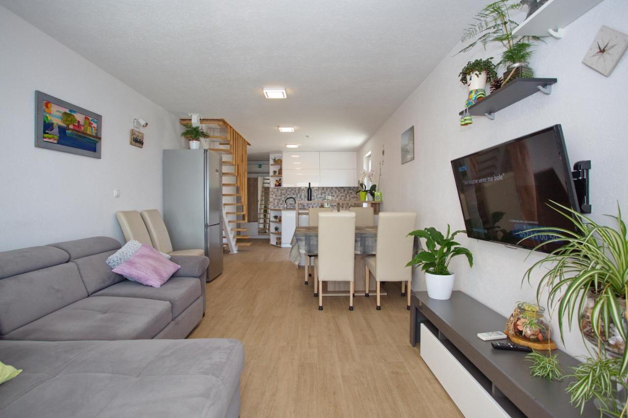 Nemira Beach Getaway Omis Exterior photo